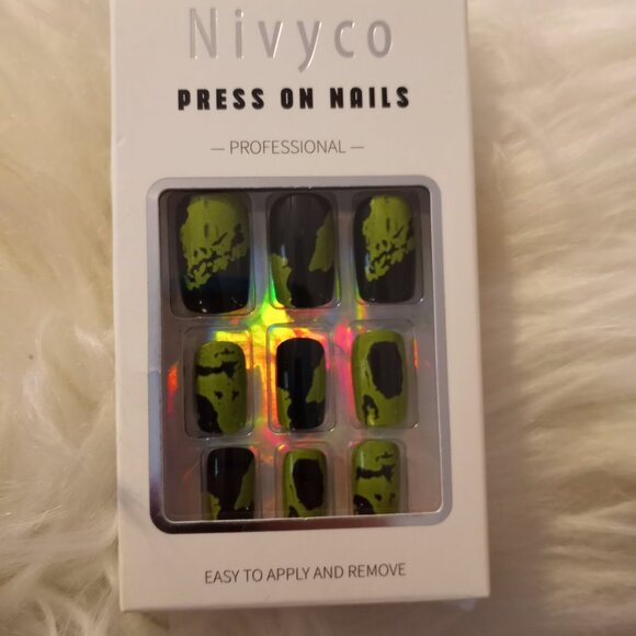 24 Piece Press On Fske Nails Dark Green Future Art Graffitti Manicure Finish - Picture 6 of 6